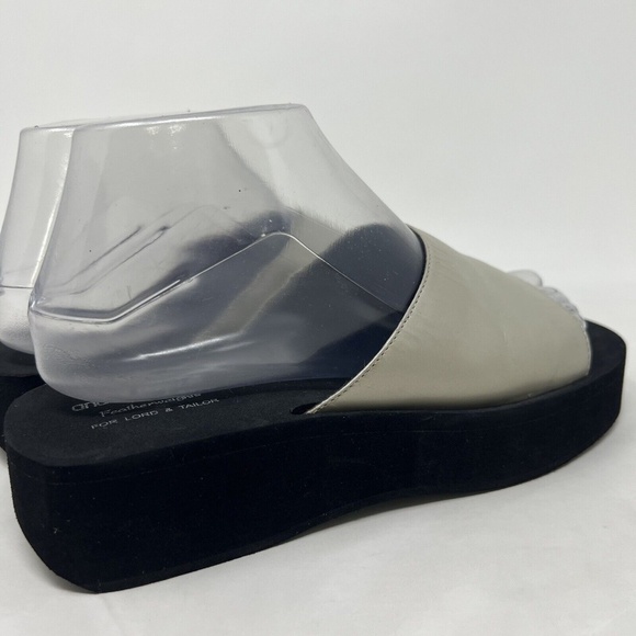 Andre Assous Featherweights Silver Ivory Leather Platform Heel Sandal Sz 7.5 - Picture 4 of 11